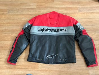 Used Alpinestars x BMW Motorrad Lederjacke Gr. 50 Rot/Schwarz/Silber bike — image 2 of 13