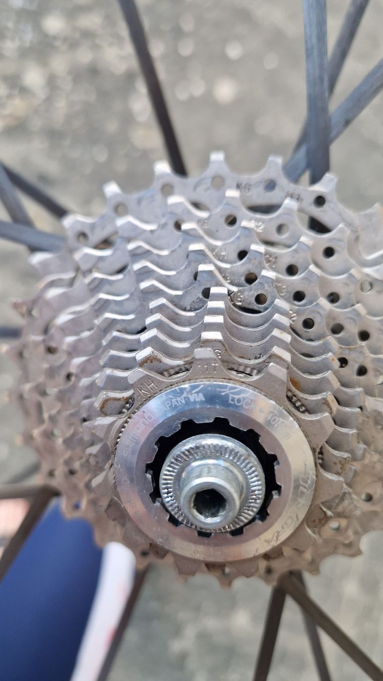 Used Shimano Ultegra CS-6700 11-28 10 vitesses bike — image 6 of 13