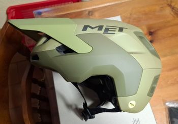 Used MET Revo MIPS Helmet 2024 bike — image 2 of 6