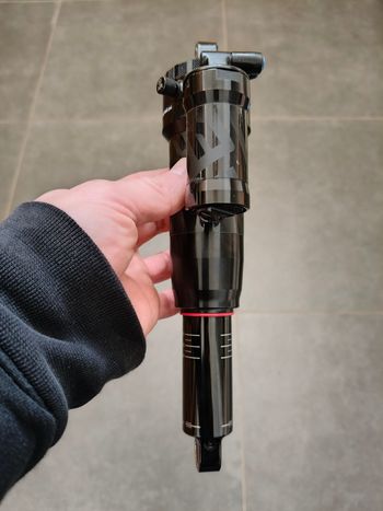 Brugt RockShox SuperDeluxe Select+ Remote 2023 bike — billede 8 af 8