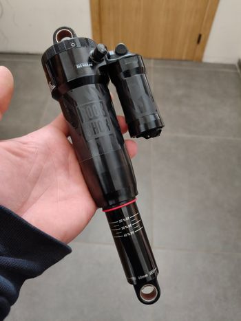 Brugt RockShox SuperDeluxe Select+ Remote 2023 bike — billede 2 af 8