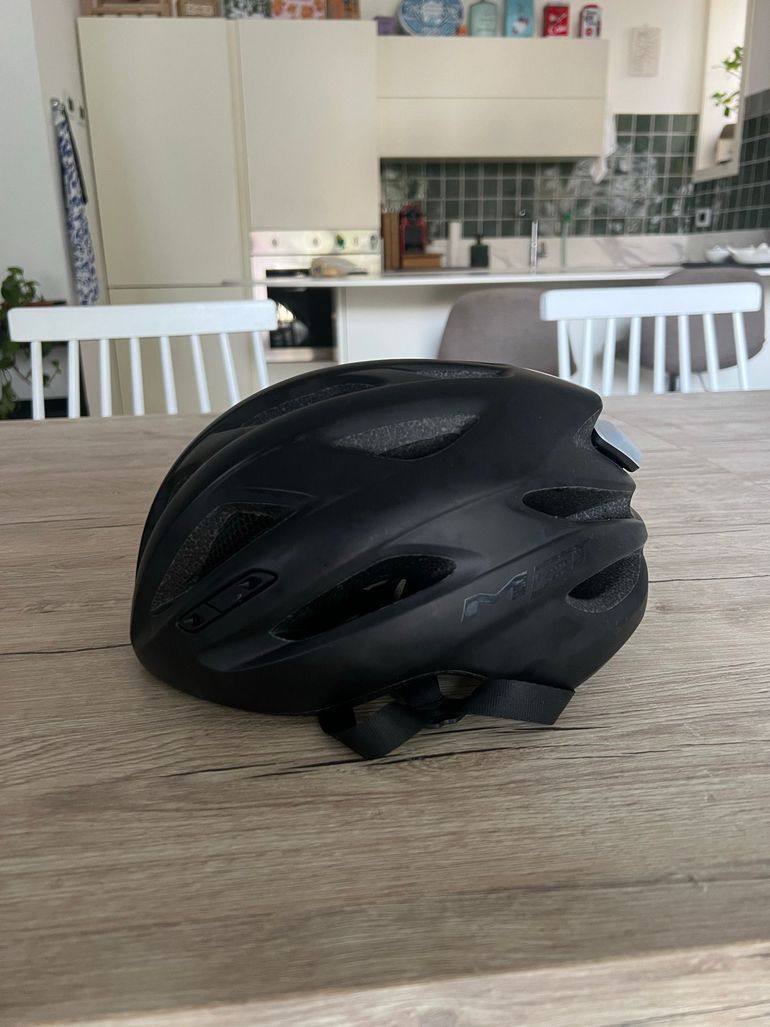 Used MET Corso Helmet 2025 bike — image 3 of 4