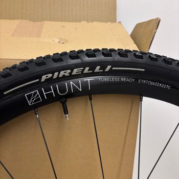 Used Hunt Wheels 4 Season All-Road Disc Wheel 2025 bike — image 2 of 5