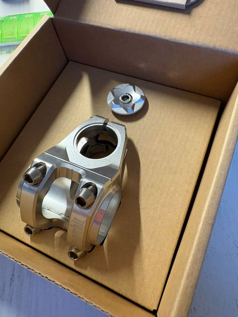 Used Ambit Realm 35 Stem 2025 bike — image 4 of 4