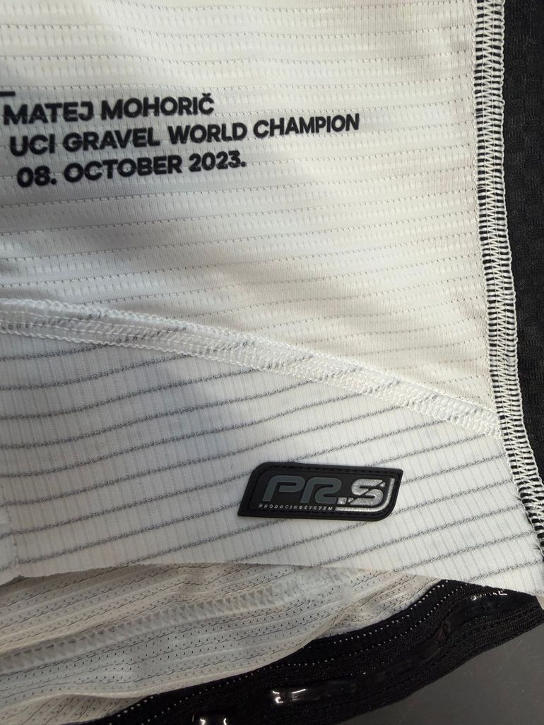 Used matej mohoric autografata bike — image 10 of 14
