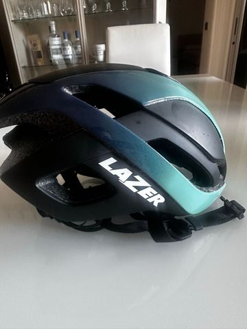Tweedehands Lazer Bullet 2.0 Helmet 2024 bike — afbeelding 3 van 4