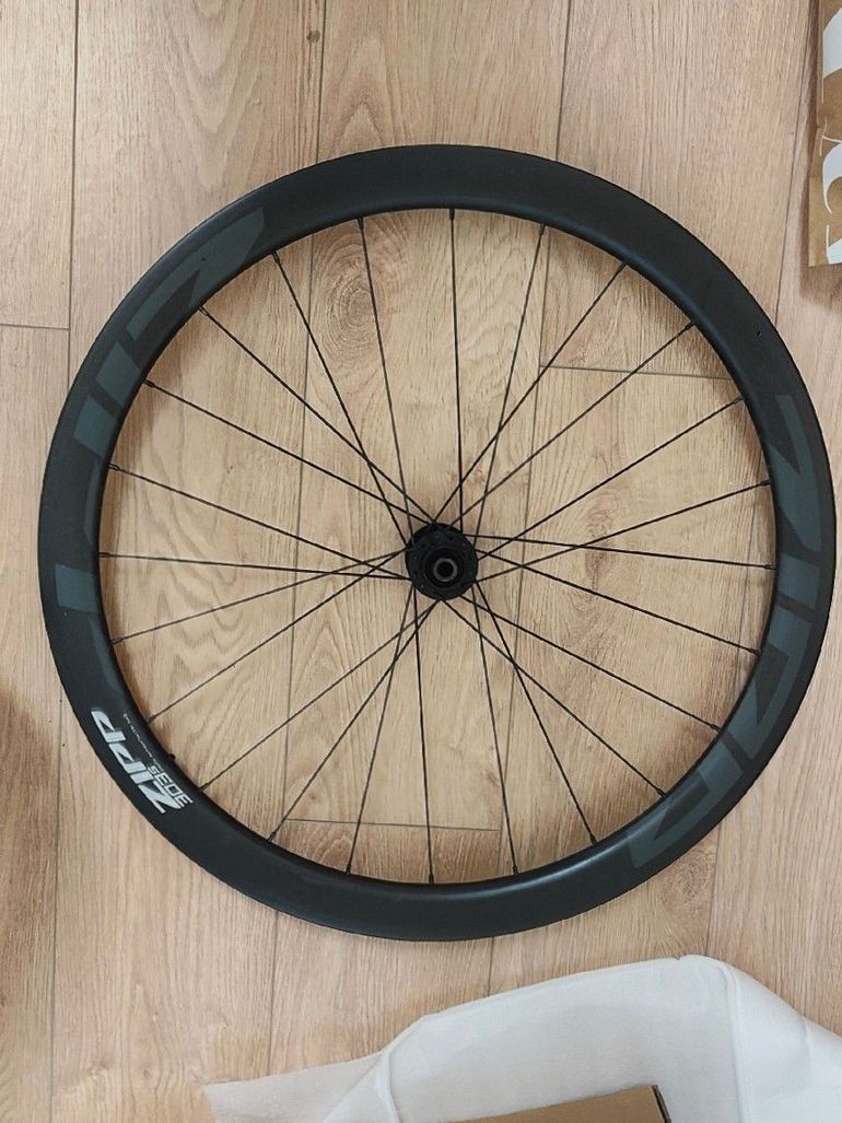 Zipp 303S Carbon Tubeless Disc Brake Wheelset | buycycle
