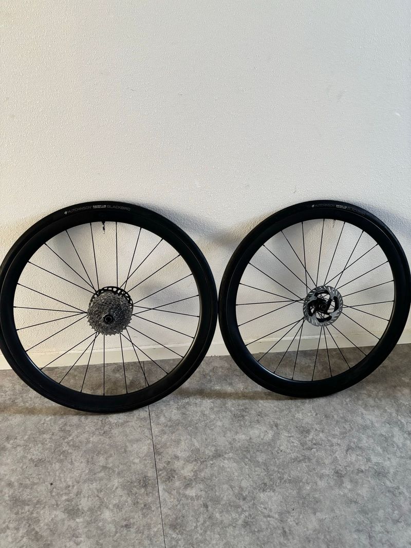 Used Syncros Capital 1.0 35mm Stem 2022 bike — image 1 of 5
