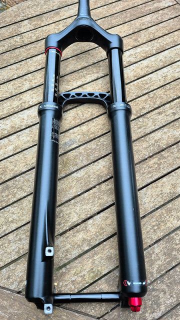 Brugt RockShox YARI RC bike — billede 4 af 12