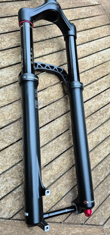 Brugt RockShox YARI RC bike — billede 6 af 12