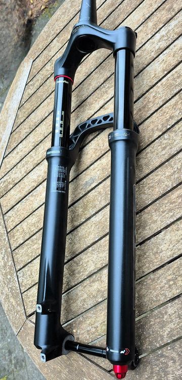 Brugt RockShox YARI RC bike — billede 5 af 12