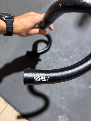 Used Specialized Shallow 42 2024 bike — image 4 of 4