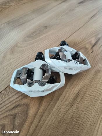 Shimano, pédales automatiques blanches