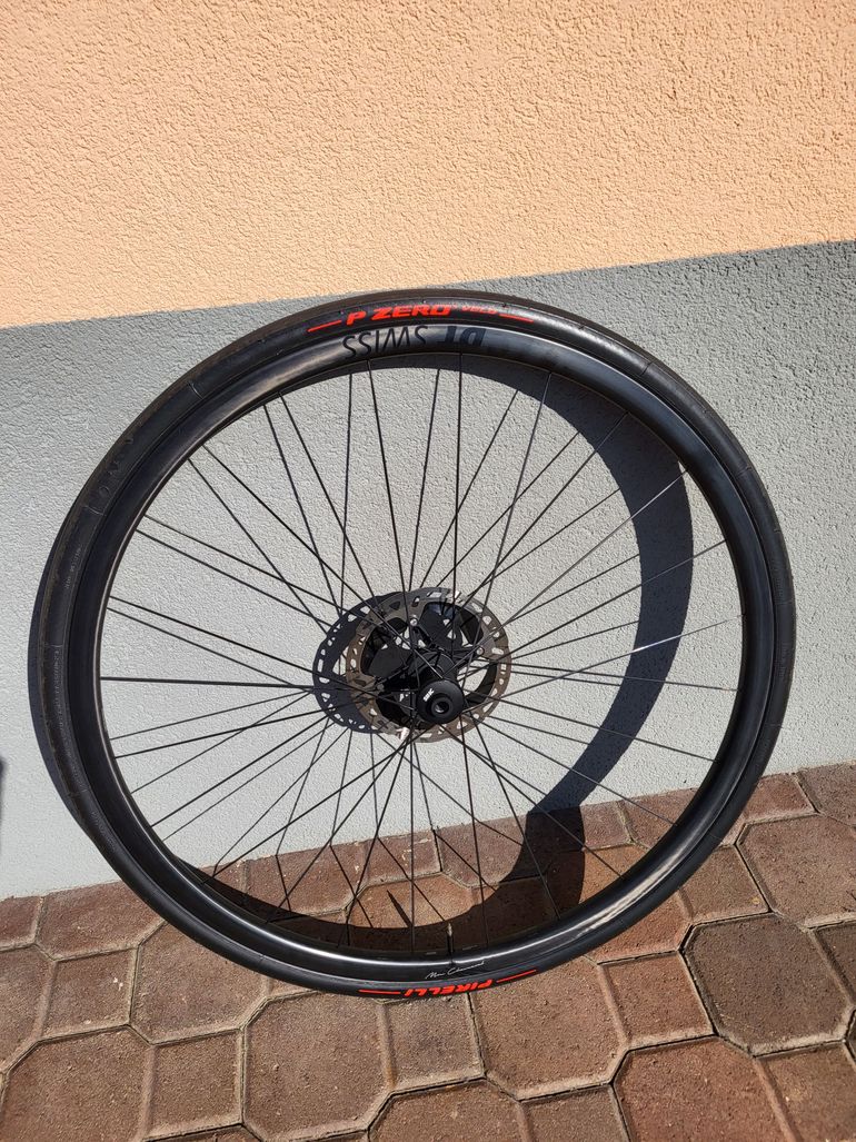 Used Dt Swiss PRC 1100 Dicut Mon Chasseral Wheelset bike — image 3 of 5