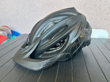 Used Troy Lee Designs A2 MIPS bike — image 3 of 5