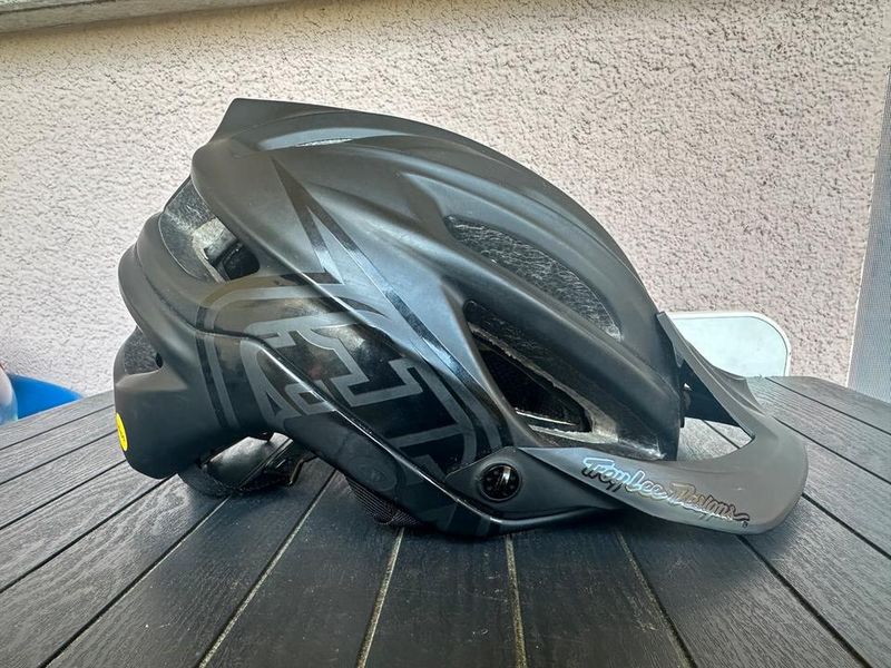 Used Troy Lee Designs A2 MIPS bike — image 1 of 5