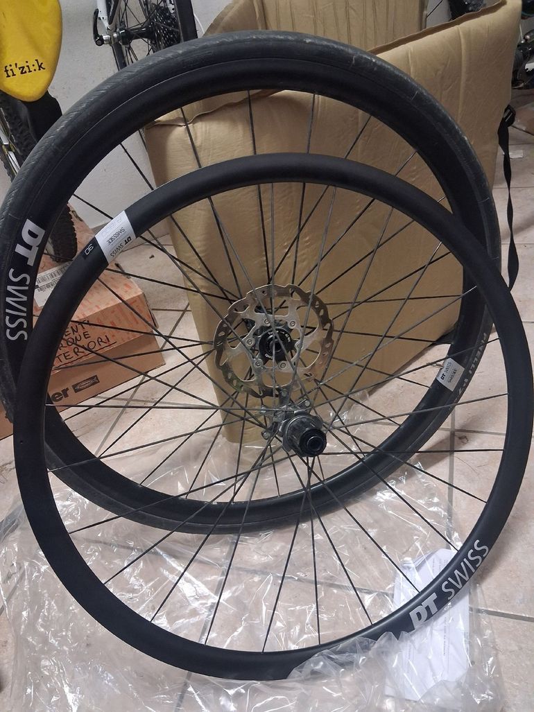 Used Dt Swiss 1800 al 2025 bike — image 2 of 4
