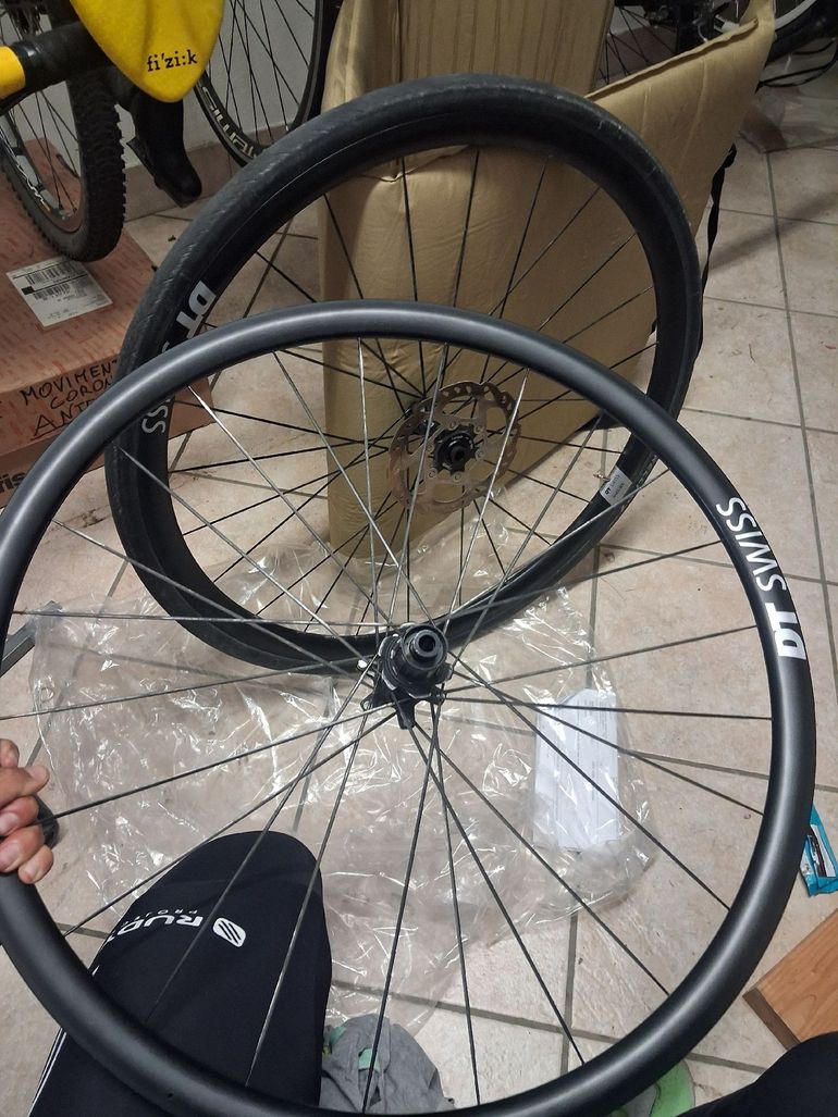 Used Dt Swiss 1800 al 2025 bike — image 3 of 4