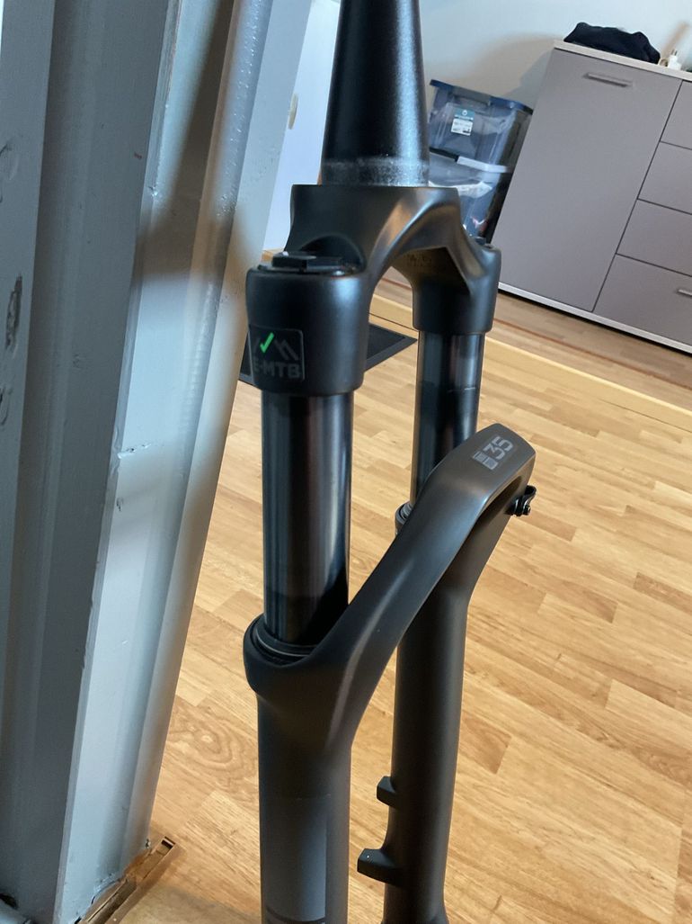 Used RockShox 35 Silver Boost 29 bike — image 9 of 12