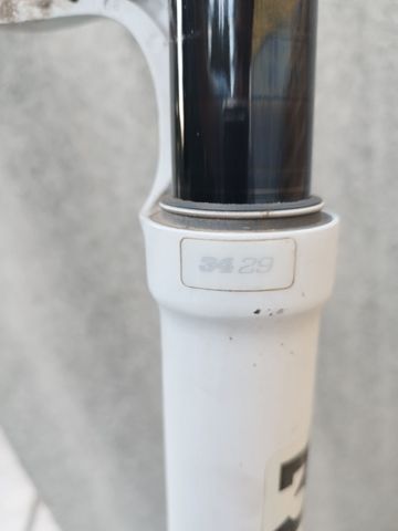 Used Fox Racing 34 Performance Elite Fork 2017 bike — image 5 of 8