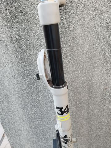Used Fox Racing 34 Performance Elite Fork 2017 bike — image 3 of 8