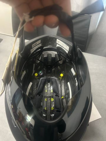 Used Giro Helmet 2026 bike — image 5 of 6