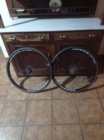 Used Nesta CXT 25 Disc 15/QR Wheels