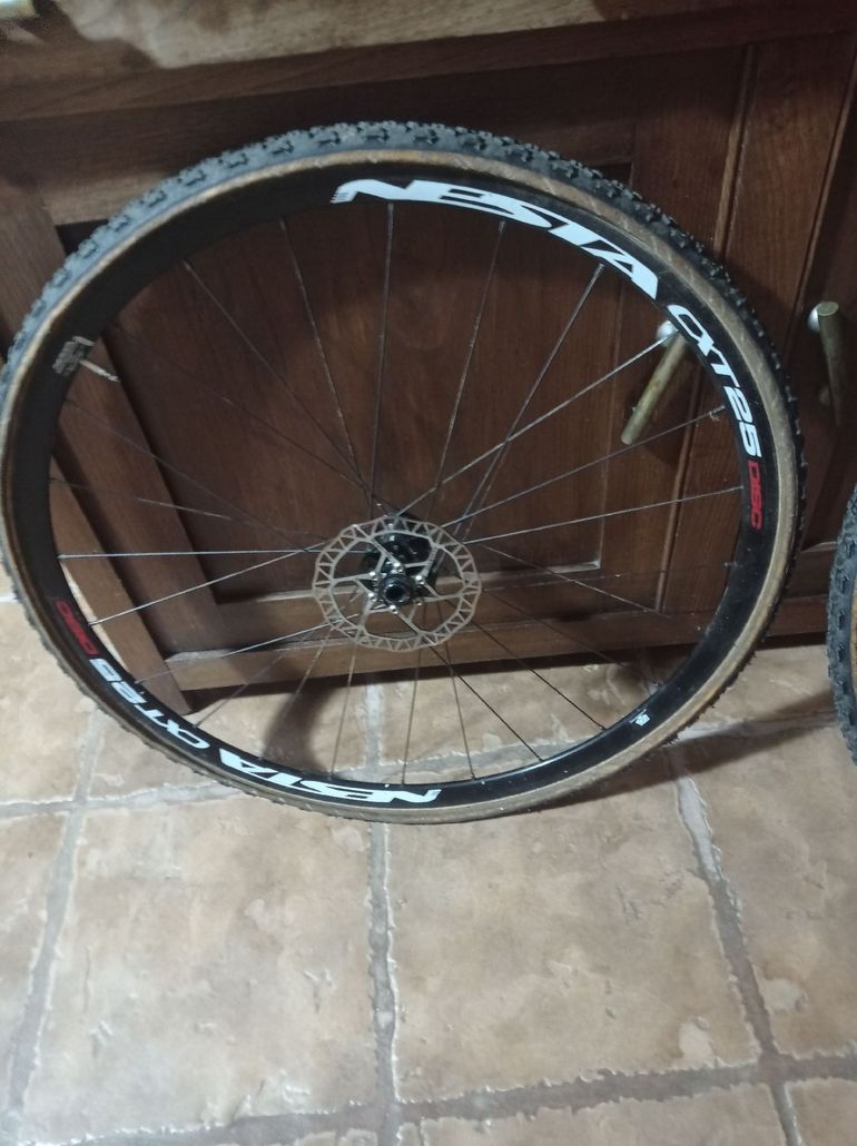 Used Nesta CXT 25 Disc 15/QR bike — image 3 of 5