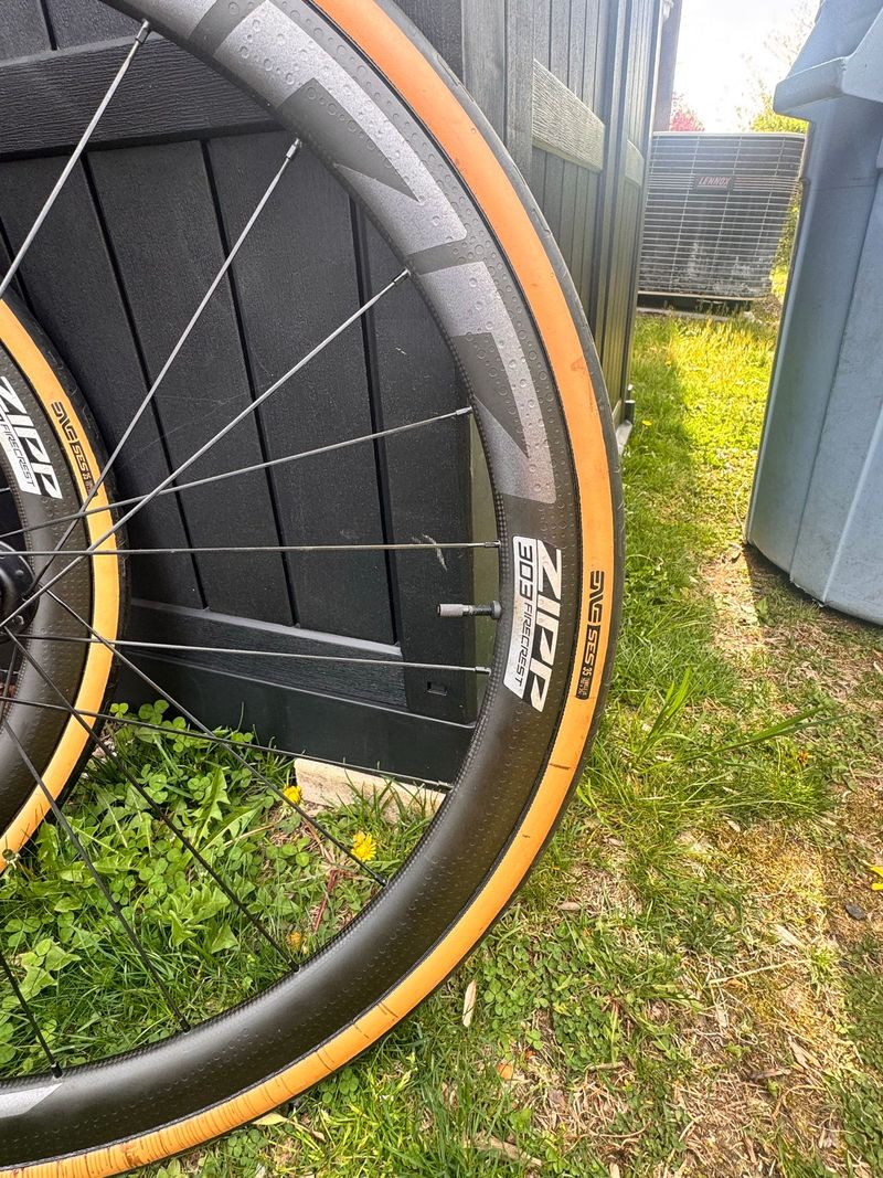 Zipp 303 Firecrest Wheelset bike usato — immagine 3 di 14