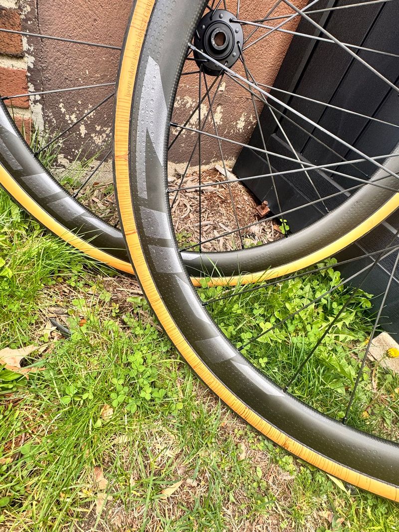 Zipp 303 Firecrest Wheelset bike usato — immagine 9 di 14