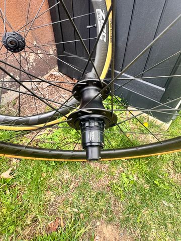 Zipp 303 Firecrest Wheelset bike usato — immagine 4 di 14