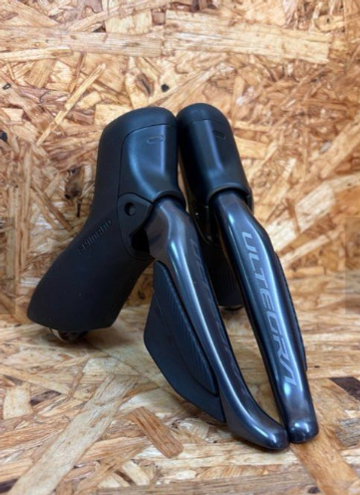 Używany Shimano Ultegra Di2 Manettes et étriers 2025 Drivetrain & Pedals