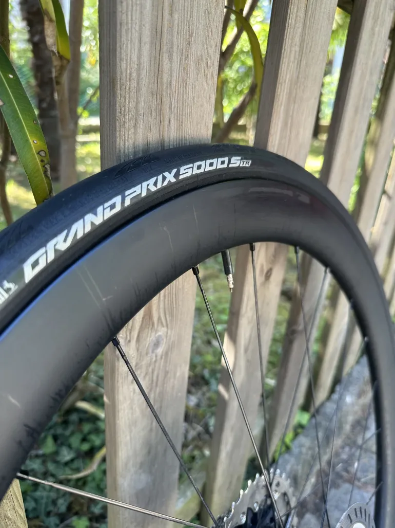 Used Shimano 105 RS710 C46 TL Disc Wheelset 2025 bike — image 10 of 12