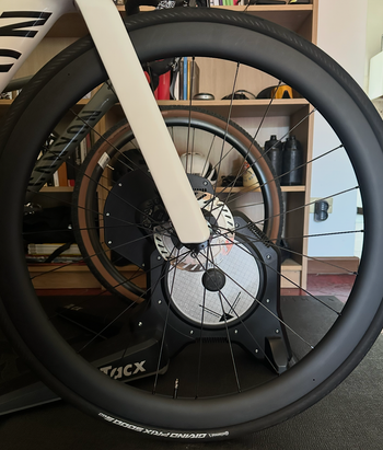 Used Shimano 105 RS710 C46 TL Disc Wheelset 2025 bike — image 7 of 12