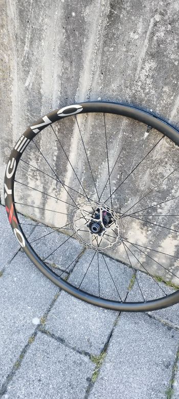 Used Spada Oxygeno carbone disc 2024 bike — image 4 of 5
