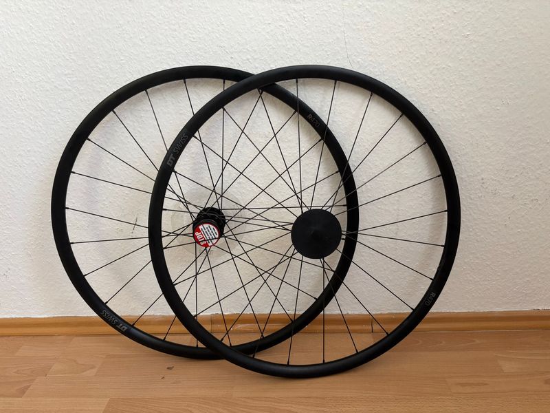 Used Dt Swiss R470 700c Tubeless-Ready Disc Rim 2025 Wheels