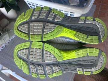 Tweedehands Asics deportivas 2026 bike — afbeelding 3 van 3