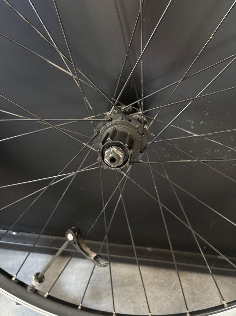 Used dpx roue arrière axe rapide bike — image 3 of 3