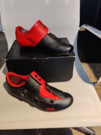 Used Fizik Areo R3 bike — image 2 of 8