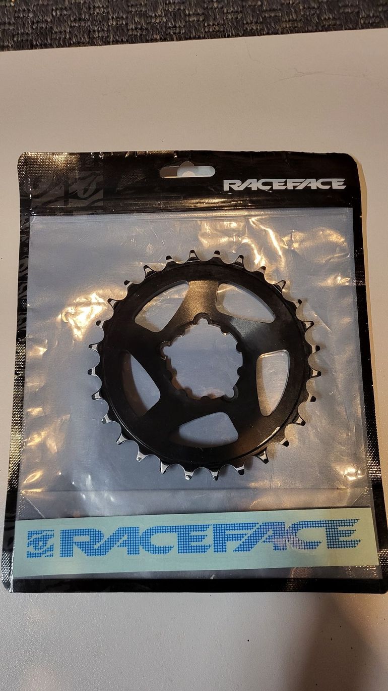Used Race Face plateaux bike — image 2 of 3