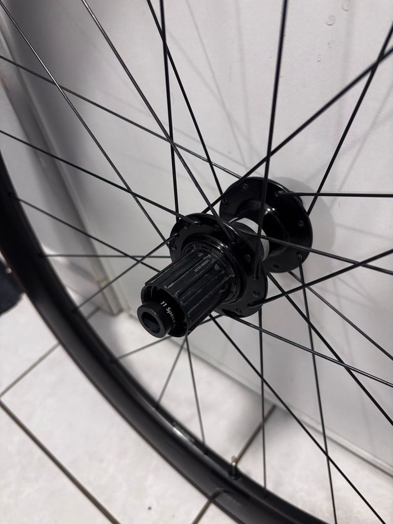 Used Giant SLR 2 50 Carbon Wheelset 2025 bike — image 4 of 4