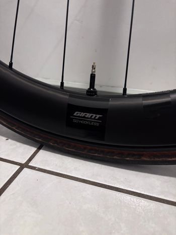 Used Giant SLR 2 50 Carbon Wheelset 2025 bike — image 3 of 4