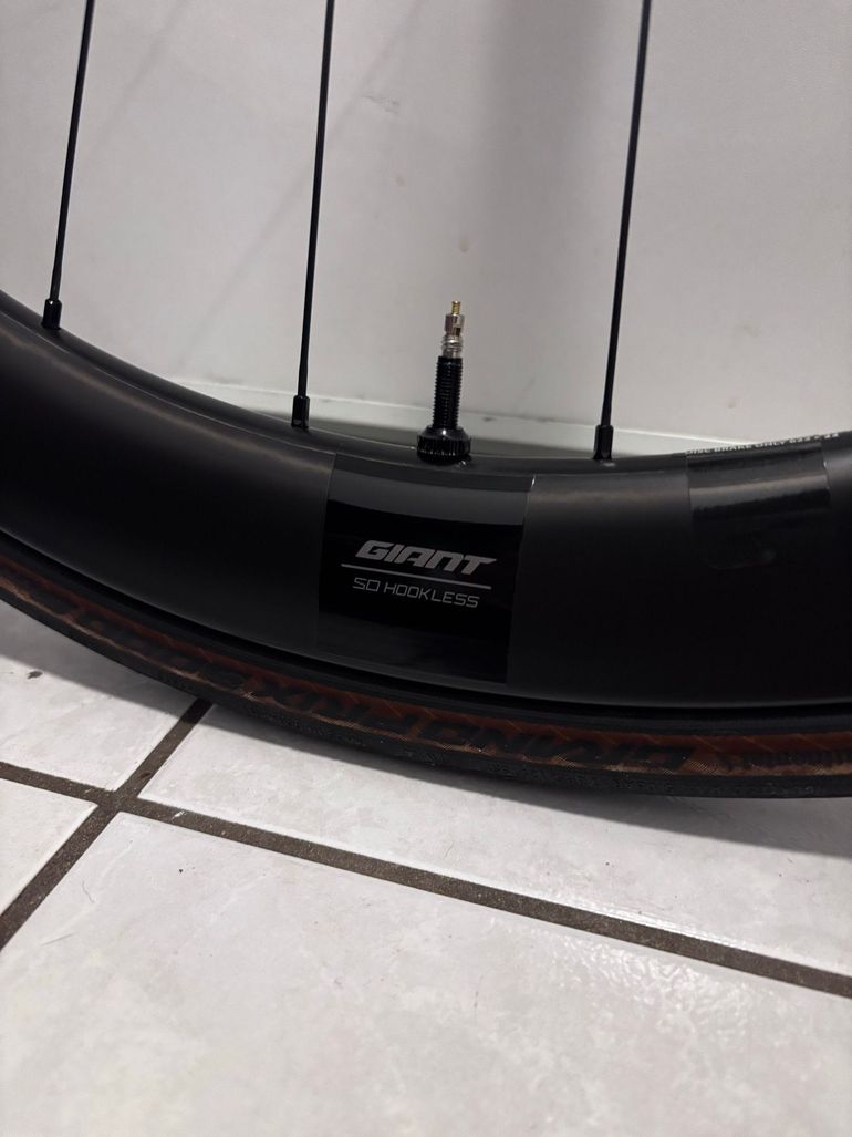 Used Giant SLR 2 50 Carbon Wheelset 2025 bike — image 3 of 4
