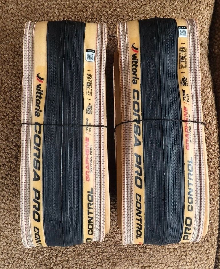 Used Vittoria Corsa Pro Control 26mm bike — image 1 of 3