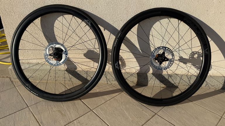 Used velom Ruote in Carbonio 2025 bike — image 2 of 5