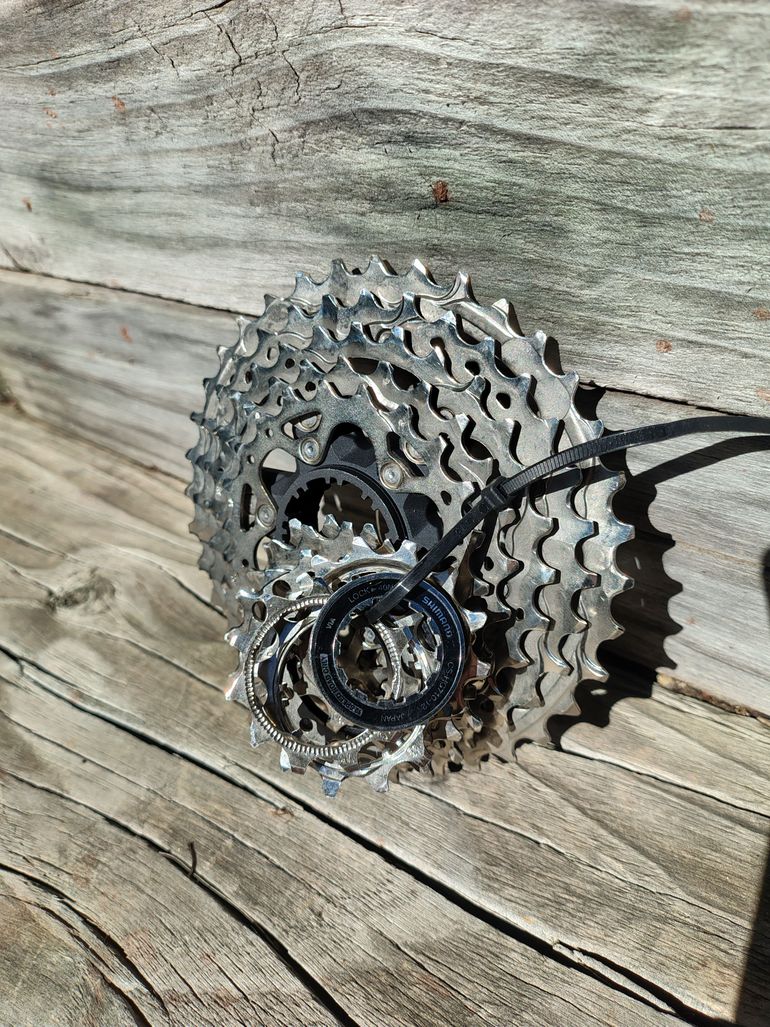 Used Shimano 105 R7100 Series 2-speed 11-36T cassette CS-HG710-12 2025 bike — image 6 of 7