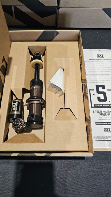 Käytetty Ext Arma v4 205x65 with spring Rear Suspension