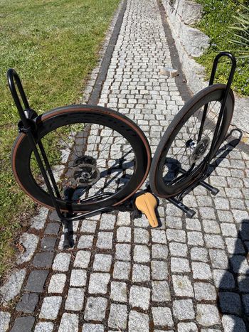 Veltec, Carbon Laufradsatz mit DT Swiss 240 Naben und Dura Ace Scheiben 11-fach Kassette