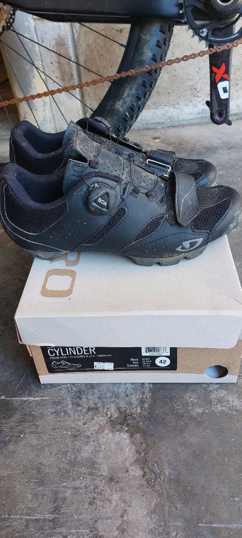 Used Giro cylinder 2024 bike — image 2 of 2