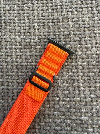 Used apple Bracelet Watch, modèle Alpine Orange & Noir 2026 bike — image 3 of 3
